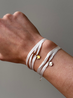 белая шелковая лента в ассортименте