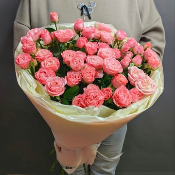 Букет из 11 кустовых пионовидных роз сорта "Madam Bombastic"