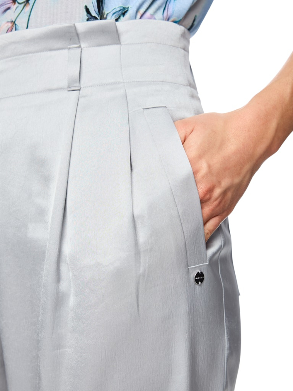 AC 81.56 W46 WICHITA  брюки