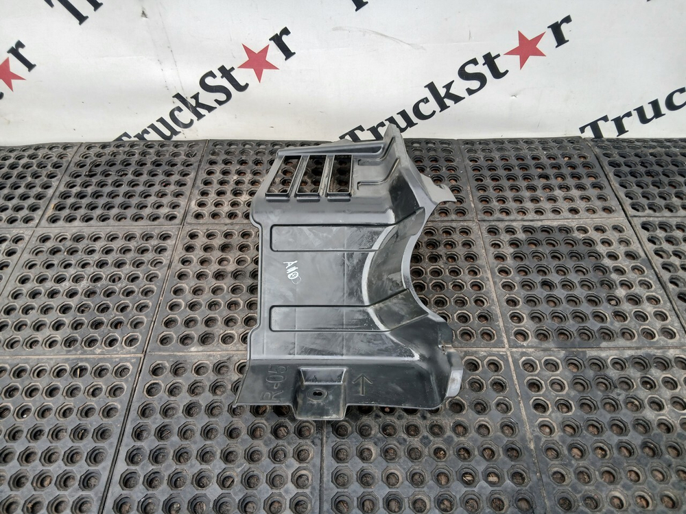 Шумоизоляция двигателя правая