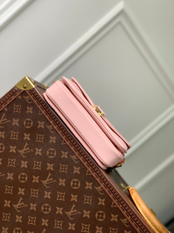 Louis Vuitton Pochette Metis East West