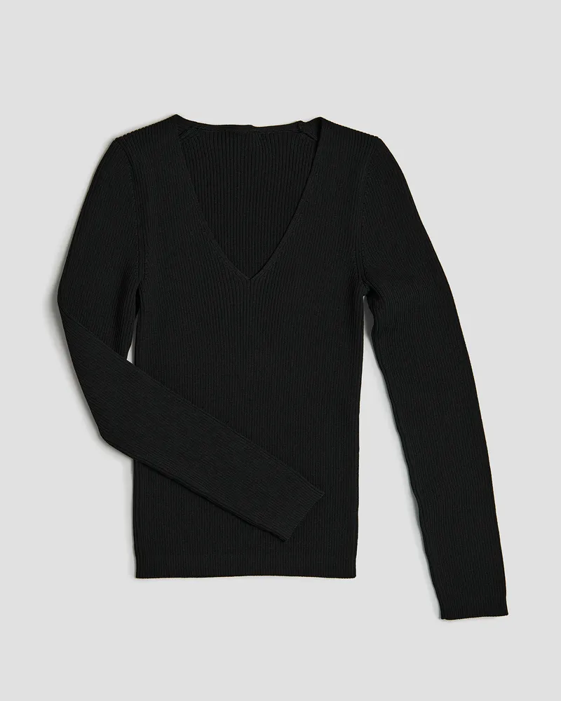 Черный лонгслив из вискозы с V-образным вырезом