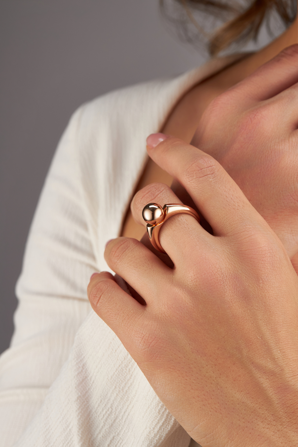 Кольцо с шаром серебрянное позолота 585