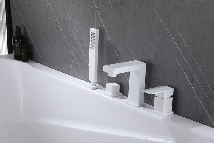 Смеситель ABBER Daheim AF8213W на борт ванны, белый матовый