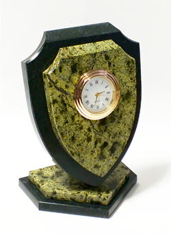 Часы " щит" из змеевика 14.5-10-7.5см