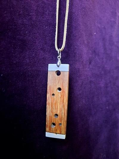 Подвески в ассортименте, бивень мамонта, красное дерево