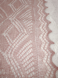 Оренбургский пуховый платок-паутинка А100-06 магнолия