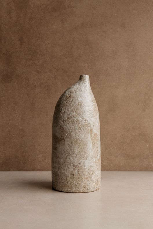 Ваза-бутыль #131, светло-бежевая матовая / Tish Pottery