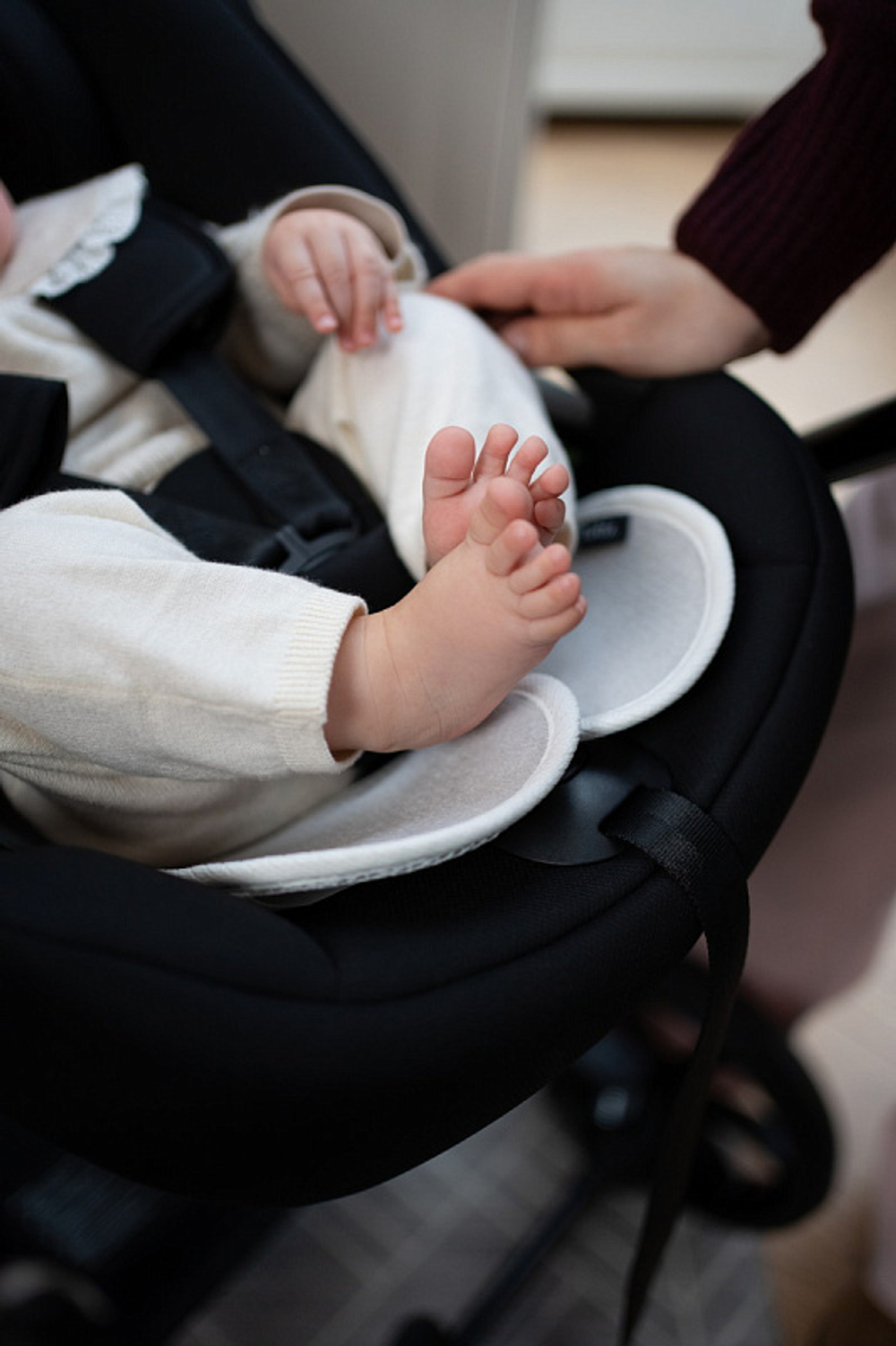 Детская коляска Roan Bass Next 2.0 3 в 1 с автокреслом Tutis Elo Lux EduSky Black BSN/43/2 Sage Green/Black/руч.Black