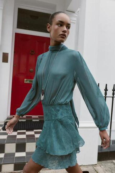 ZARA МИНИ-ПЛАТЬЕ С КОМБИНИРОВАННЫМИ ВОЛАНАМИ, ВОДЯНИСТЫЙ ЗЕЛЕНЫЙ