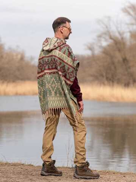 Пончо шерстяное с орнаментом