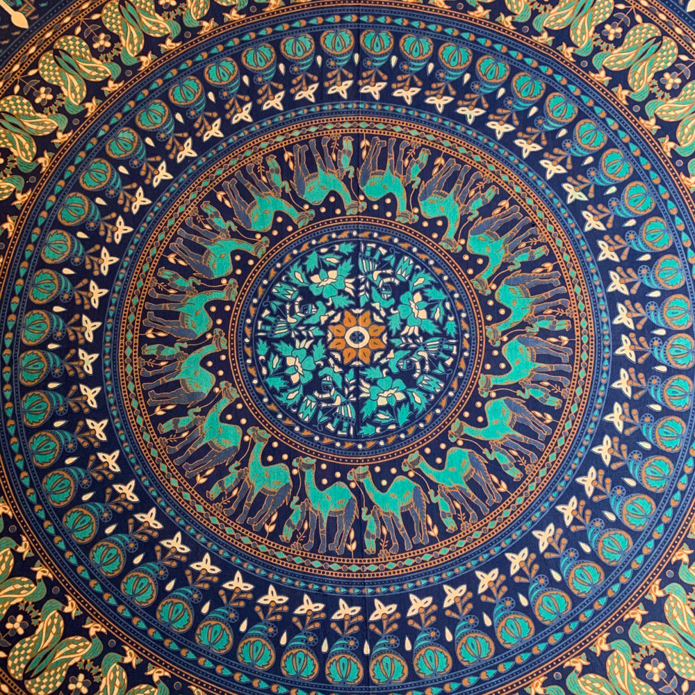 Этническое полотно с мандалой