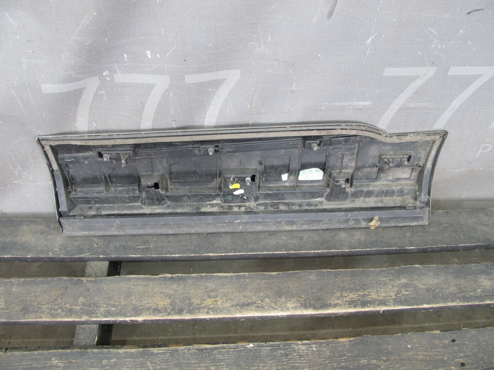 Накладка задней правой двери Audi Q7 (4M)  Б/У Оригинал 4m0853970