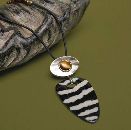 Колье Nature Bijoux, Zebra, с тигровым глазом, перламутром и смолистым песком в смоле, NB24.2-15CP43