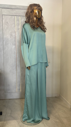 Костюм /шалфей / атлас /спинка трикотаж