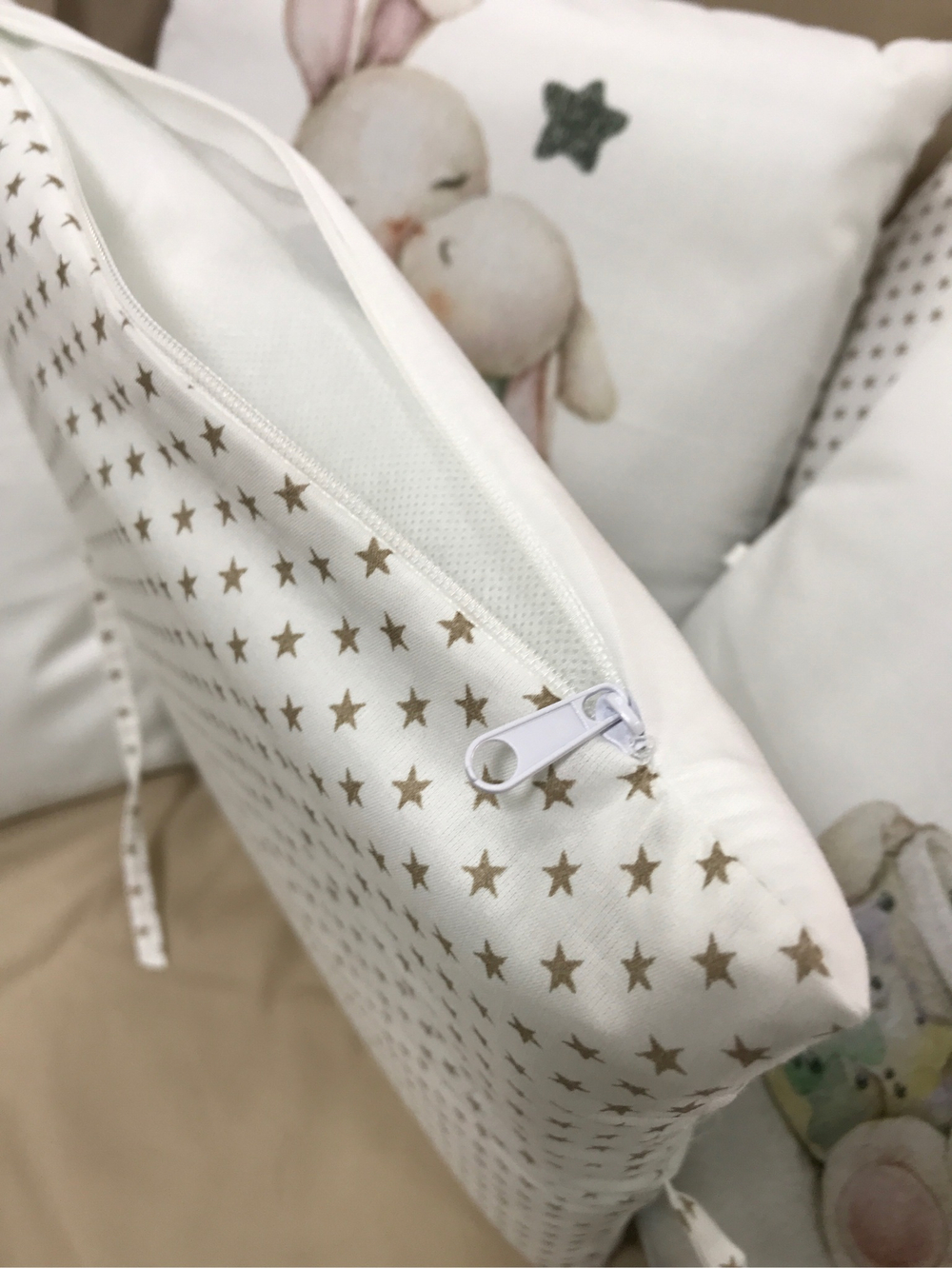 Комплект в кроватку 18 предметов "Семейные кролики", коричневый сатин