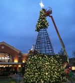 Светодинамическая елка каркасная - встроенная гирлянда: теплый свет - "Уральская" 20 м