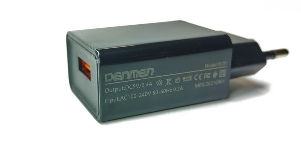 Сетевой адаптер питания DENMEN DC01 1USB (черный)
