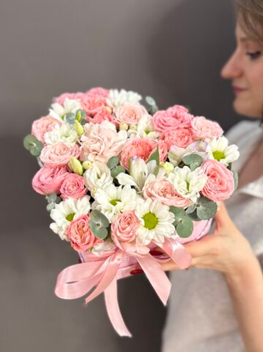 Композиция-сердце в бело-розовой гамме