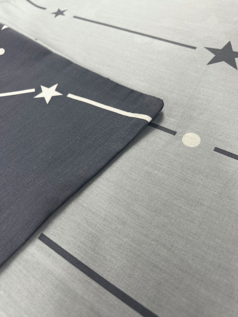 Постельное белье "Созвездия/Созвездия (компаньон)" 1,5-сп наволочка 50х70 1шт Простынь на резинке 90х200 см Пододеяльник 145х215 см Сказка сатин