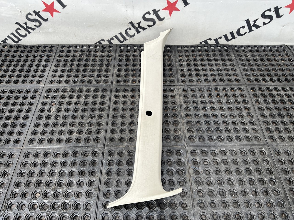 Накладка стойки лобового стекла правая 2023г