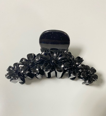 Крабик для волос «Глянец», цветочная гирлянда, 9.5 см, чёрный