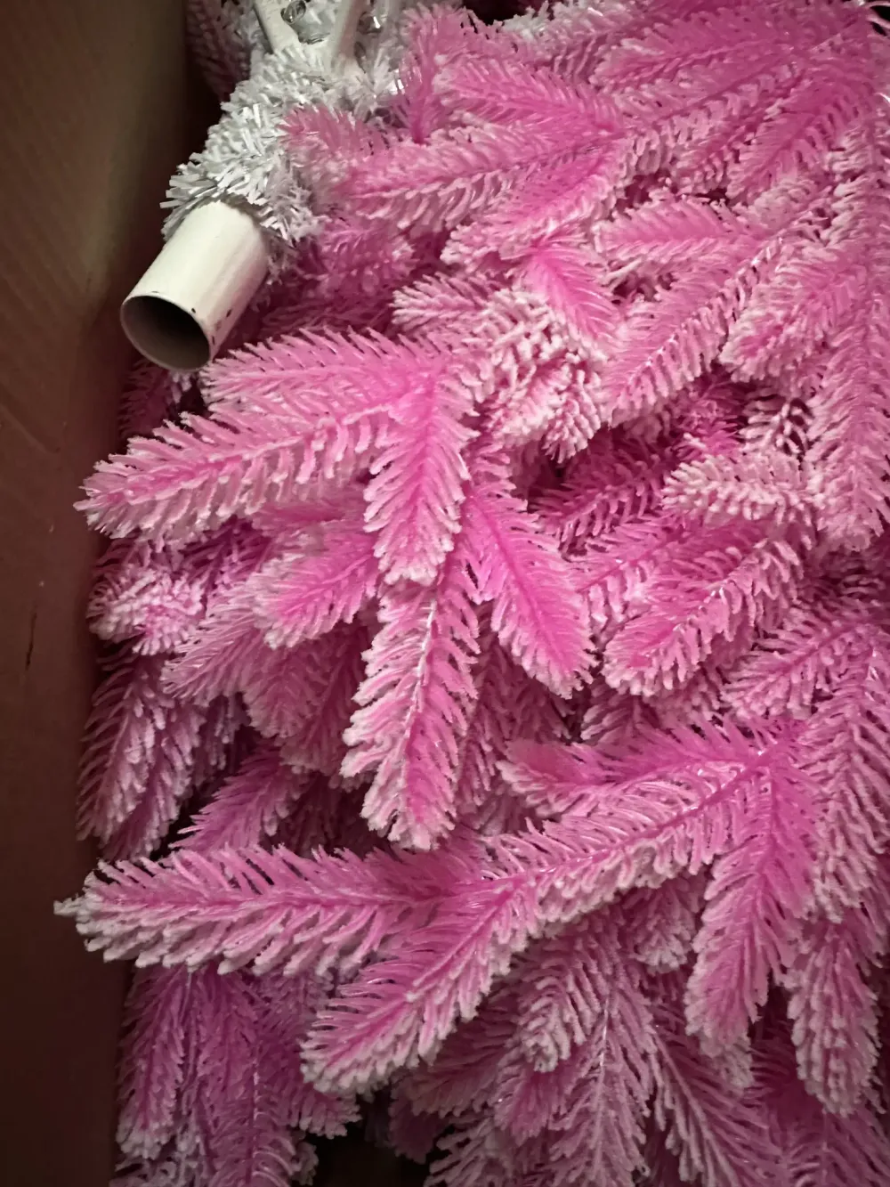 Заснеженная розовая елка «Фэнтези» (Литая хвоя) 180 см / 1,8 м