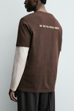 ZARA ФУТБОЛКА С ПРИНТОМ PIZZERIA LA MONTECARLO, КОРИЧНЕВЫЙ