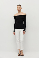 Джемпер с открытыми плечами