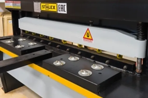 Электромеханическая гильотина STALEX Q11-6x2000