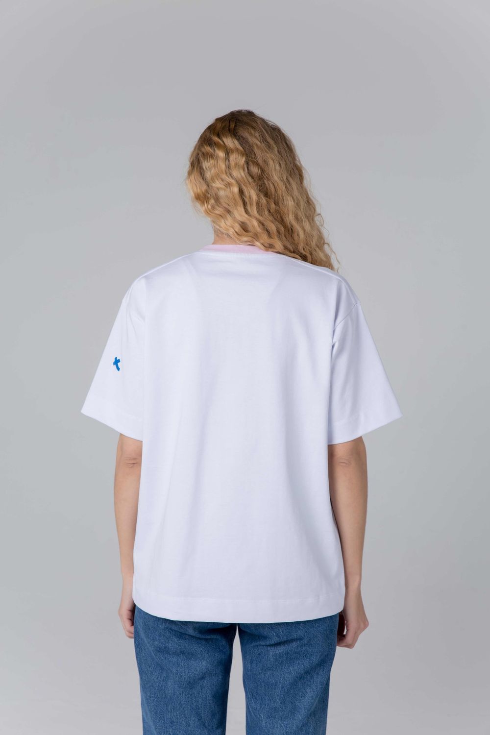 Футболка Toccotwo с розовой горловиной Женская Белая