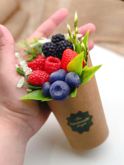 Смузи из ягод» мини-букет в крафт стаканчике