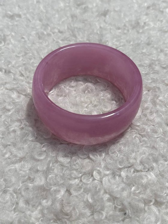 Браслет из смолы розовый широкий