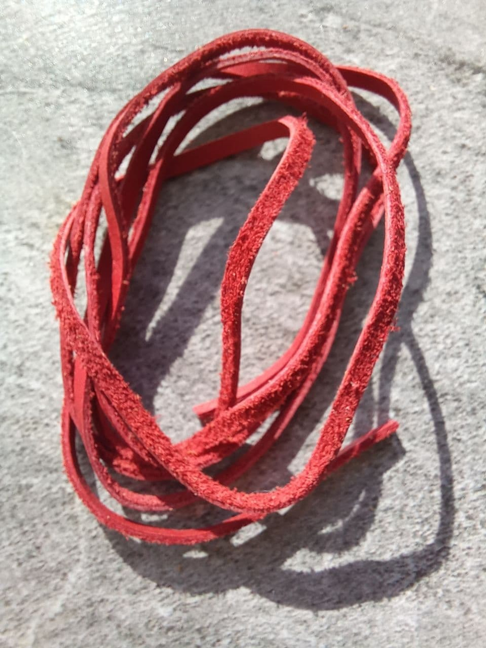 Шнурок кожаный