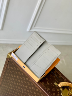 Louis Vuitton Brazza Wallet