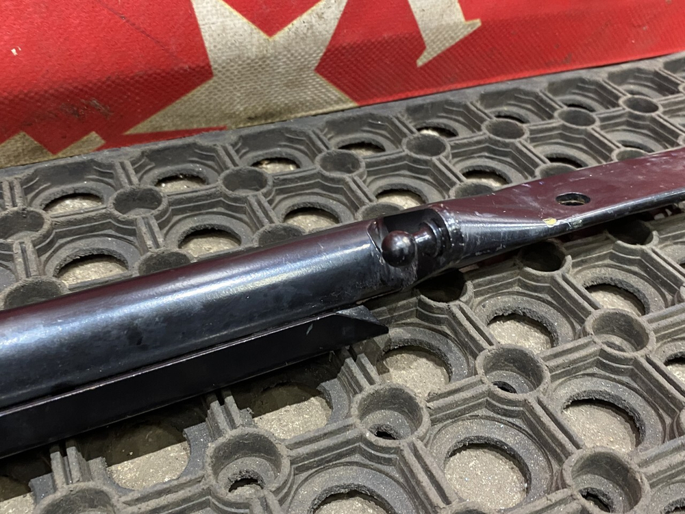 Кронштейн замка капота 2023г