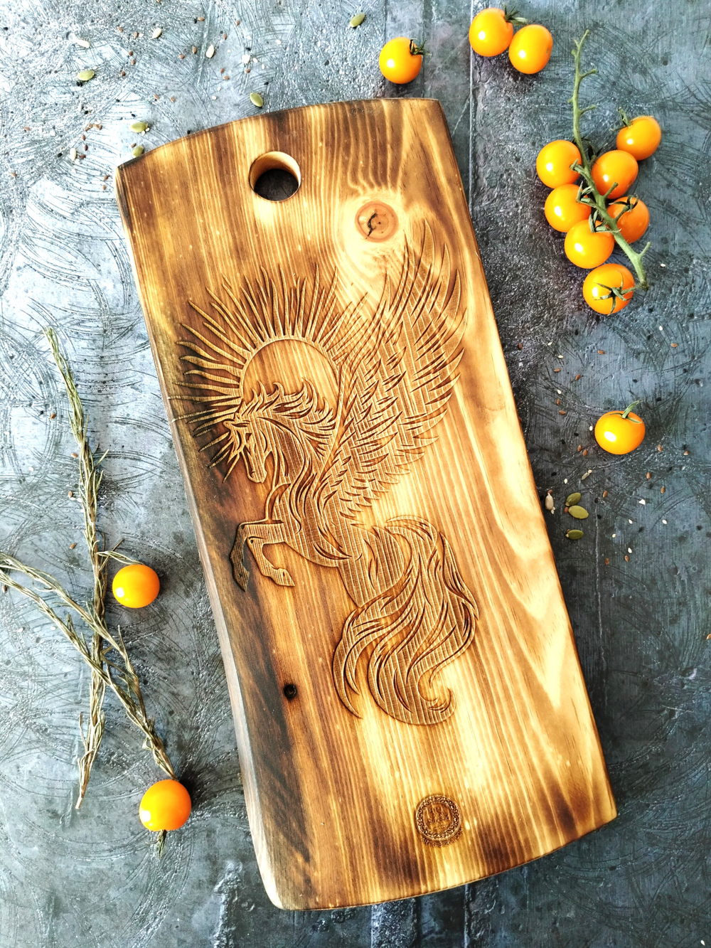 Доска разделочная из массива кедра с гравировкой