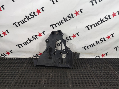 Кронштейн буксировочный правый