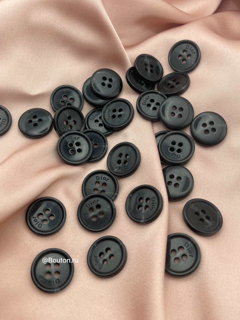 Пуговицы ДИ. на прокол черные с белыми прожилками