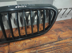 Решетка радиатора левая BMW 5-Series (G30) 17-20 Б/У Оригинал 51137383519