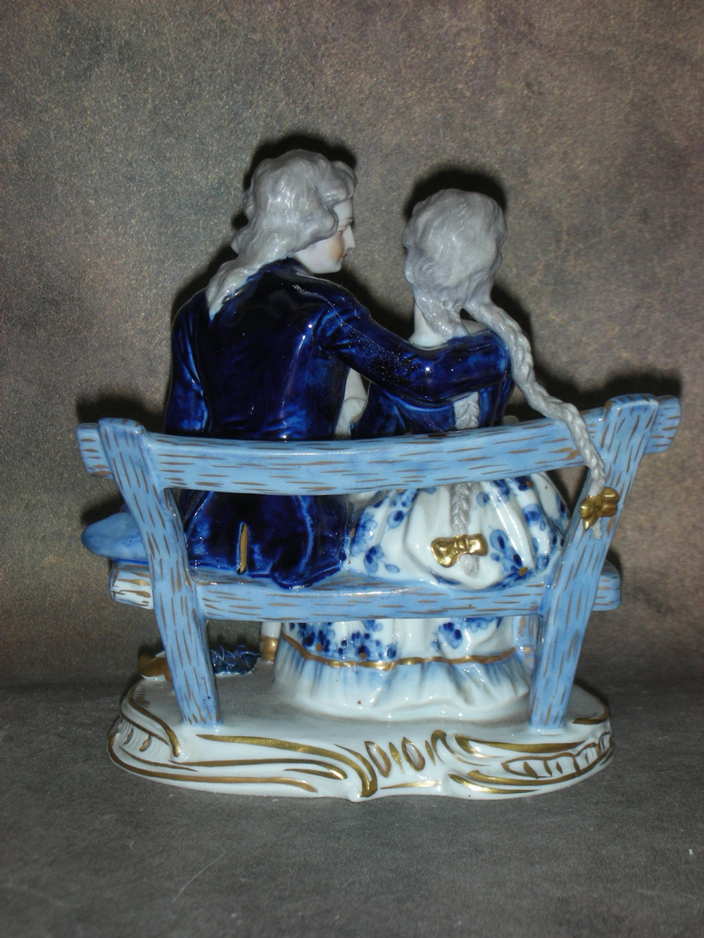 Статуэтка. Фарфор. Влюблённые на скамейке. Volkstedt. Германия