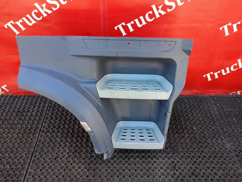 Корпус подножек правый