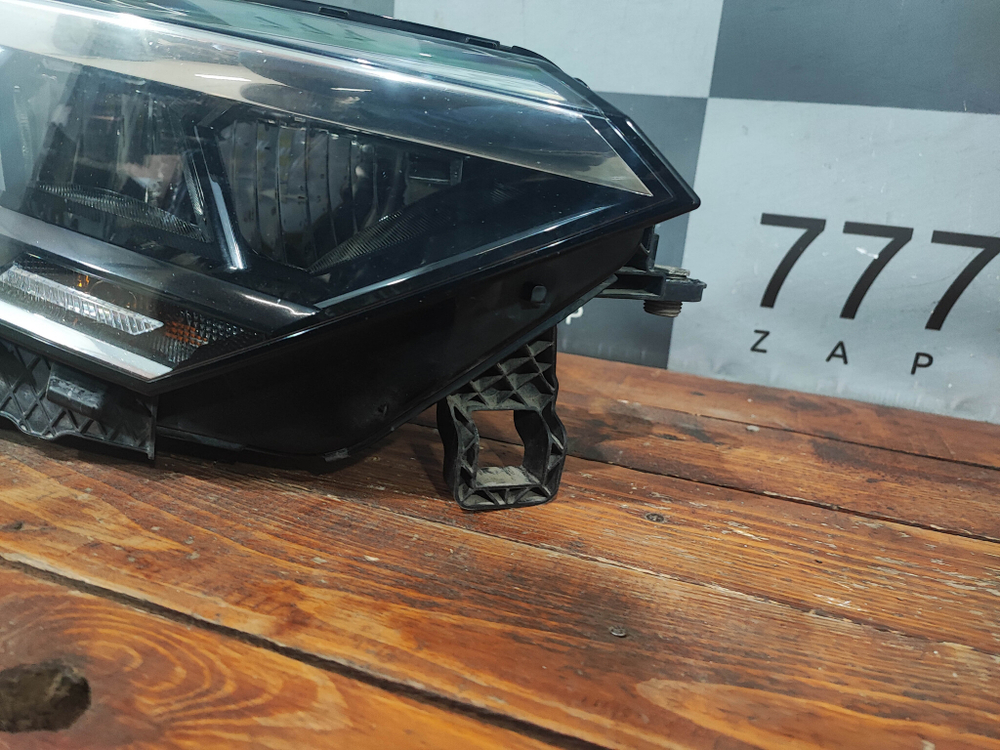 Фара правая LED Volkswagen Polo 6 Оригинал целая 6N5941006A