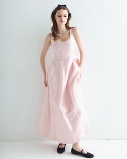 Тонкий ободок с шелковым бантом с декором из серебристых бусин