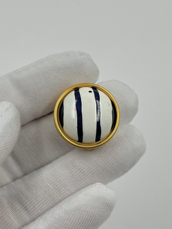 Накладка на пуговицу белая в синюю полоску