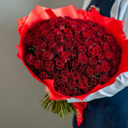 101 красная роза оформлении