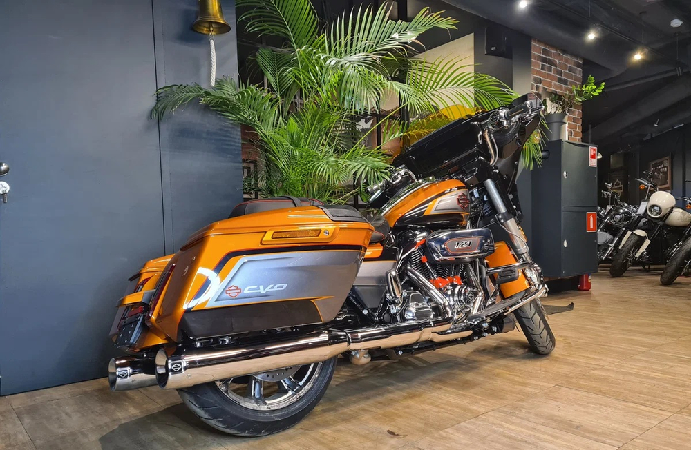 CVO Street Glide "Torched Orange CVO Tri-Tone" (2026)