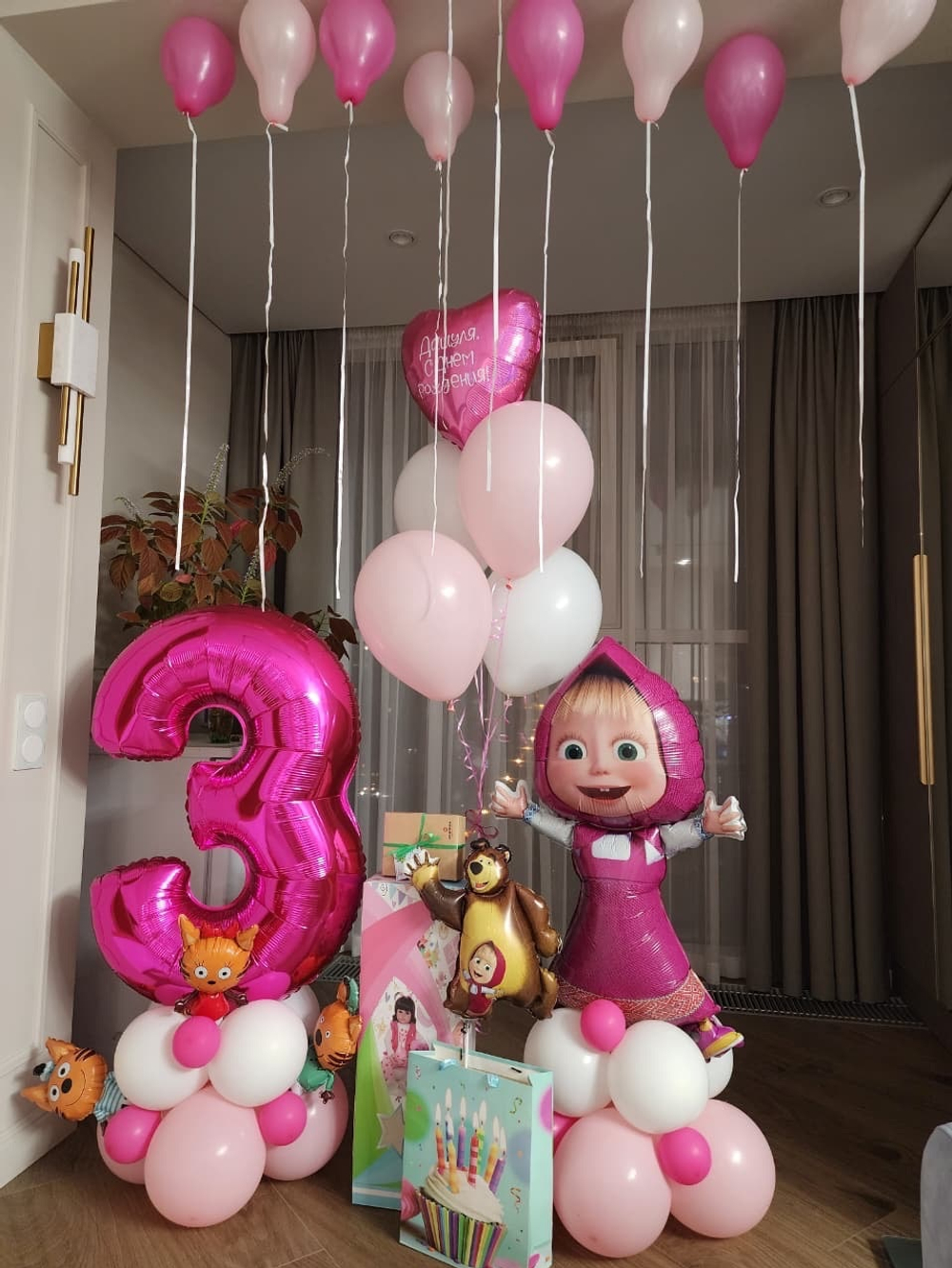 Воздушные шары Маша и медведь + минифигурки три кота №3329