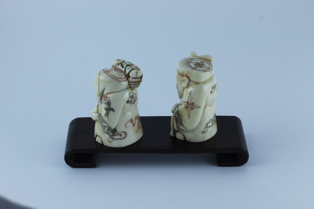 Сет нэцкэ Дзюродзин и Фукурокудзю на подставке