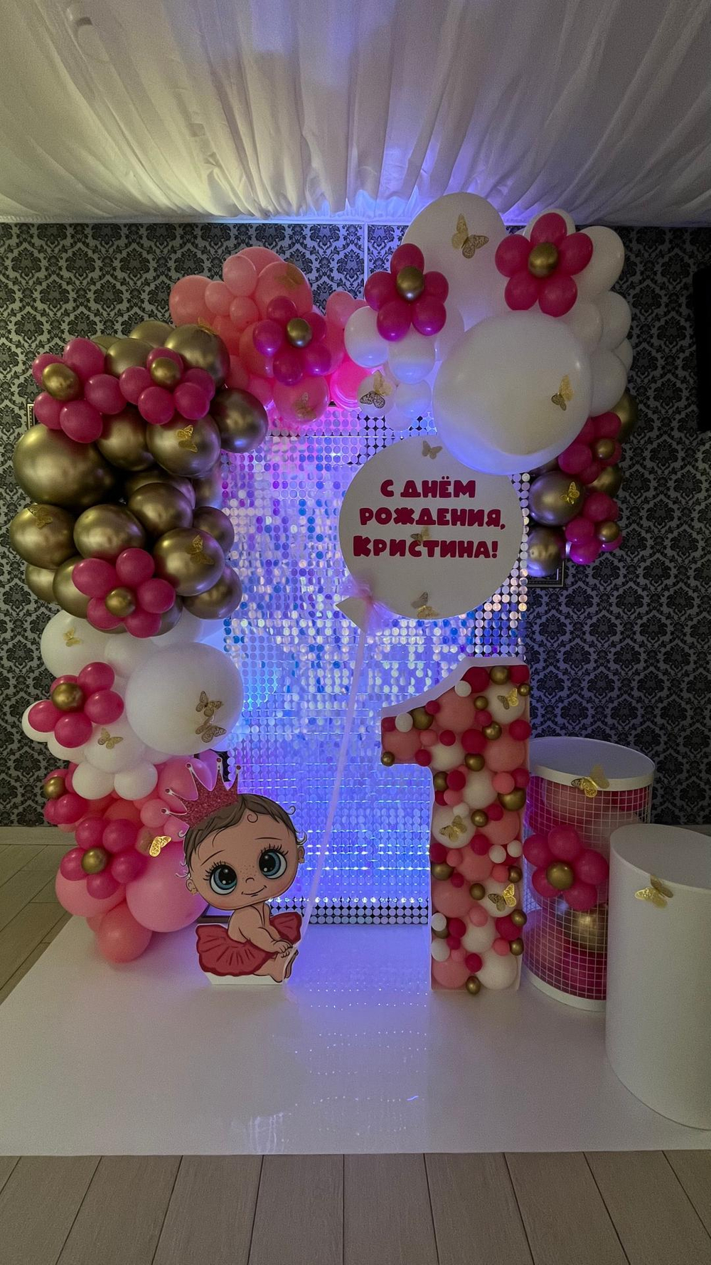 Фотозона с малышкой на годик